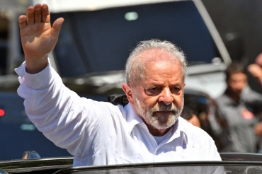 1549136-luiz-inacio-lula-da-silva-a-la-sortie-de-son-bureau-de-vote-dimanche-30-octobre-2022.jpg