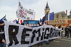 Calais_-_Manifestation_contre_les_clandestins,_l'immigration-invasion_et_l'islamisation_de_l'Europe,_8_novembre_2015_(20).JPG