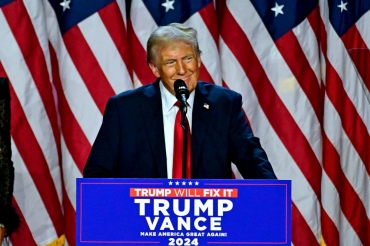 1712174-donald-trump-revendique-la-victoire-devant-ses-partisans-le-5-novembre-2024-en-floride.jpg