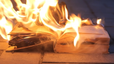 livre-brule-scaled.jpg